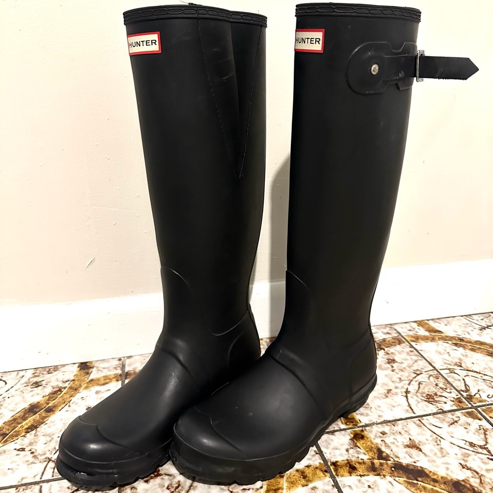 Hunter Tall Rain Boots Size 8